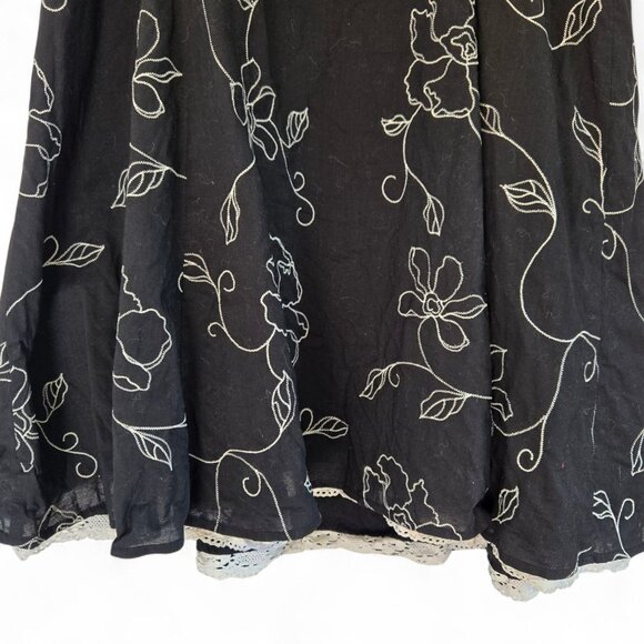 White House Black Market Floral Embroidered Black Dress Lace Hem Size 6 - Picture 8 of 10